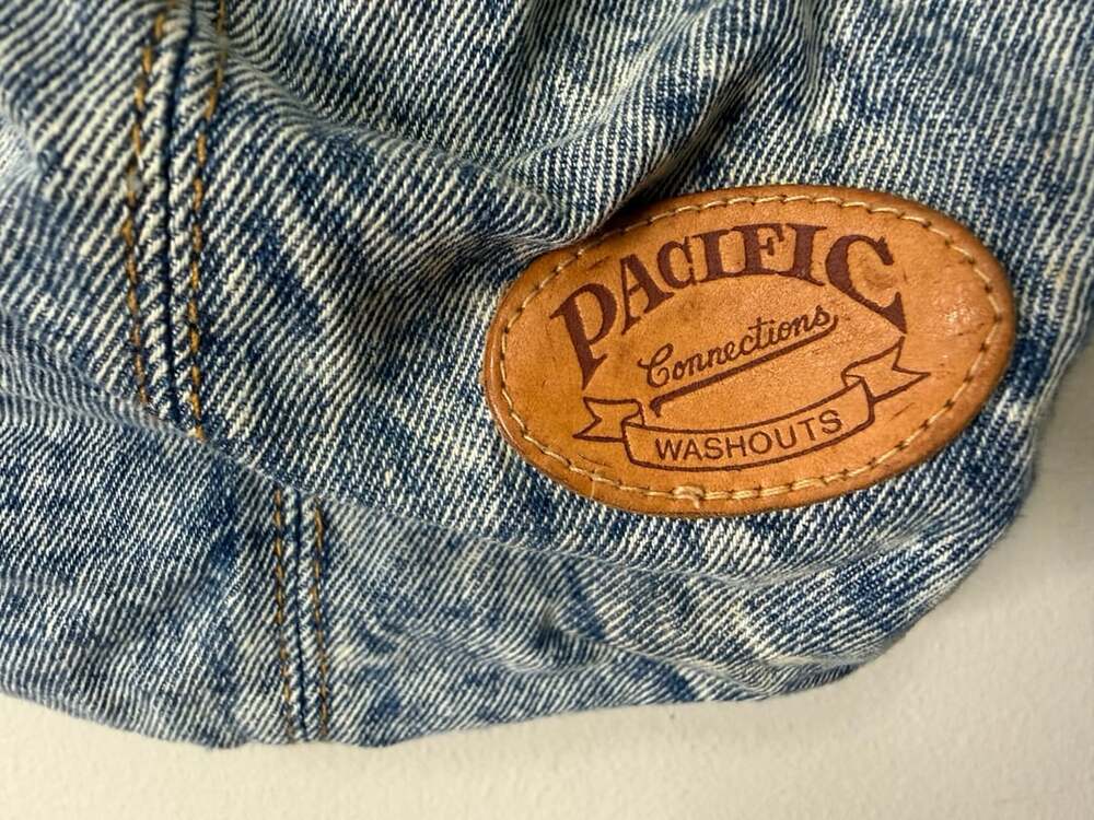 Pacific Connections Acid Wash Denim Crossbody Shoulder Bag - Picture 4 of 9